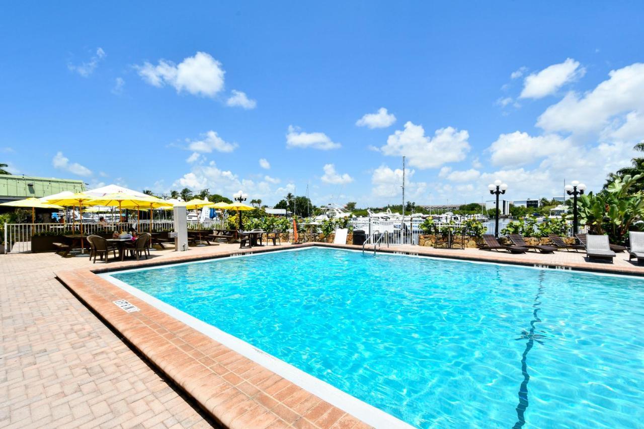 Remodeled, Huge Pool, Tiki Bar & Grill, Quiet Room Sarasota Exteriér fotografie