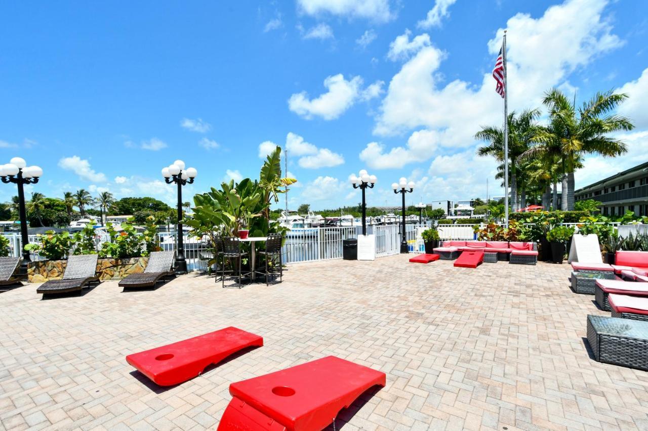 Remodeled, Huge Pool, Tiki Bar & Grill, Quiet Room Sarasota Exteriér fotografie